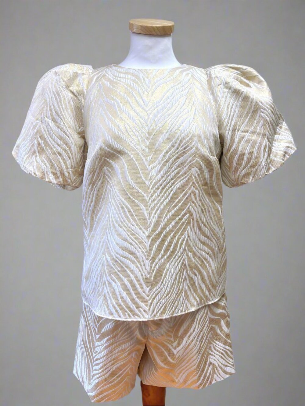 Lilly Pulitzer gold tiger print shorts & blouse set, size 6